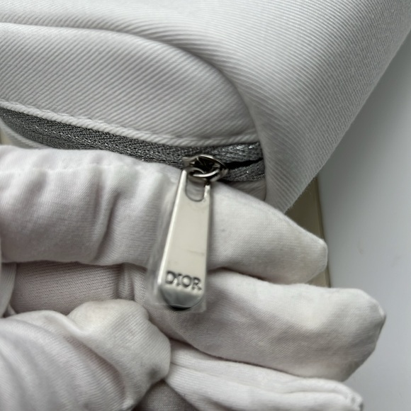 DiorWhite Cosmetic Pouch Shimmering Zip ClosureLipstick & Diorshow Mascara NWOT - Picture 7 of 17